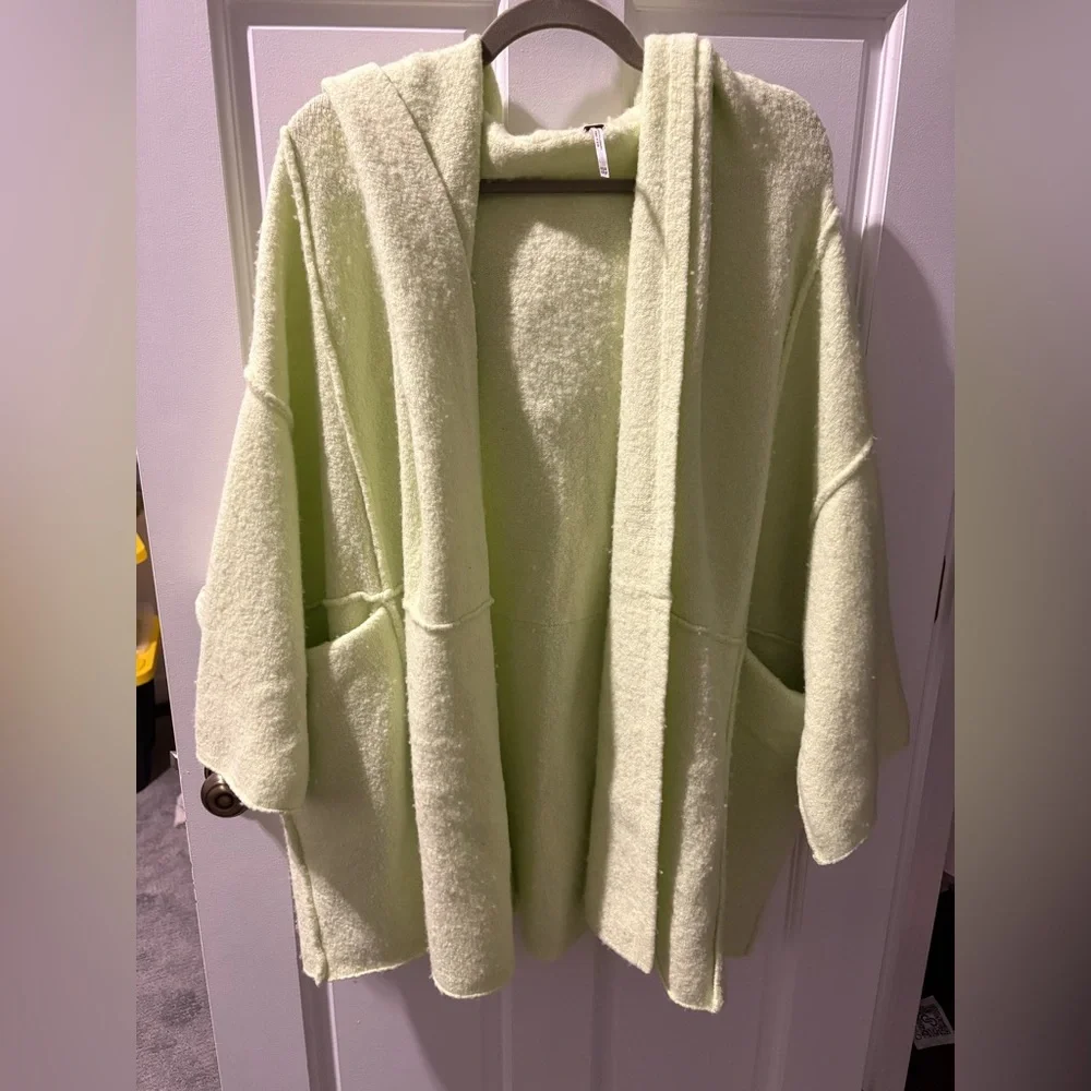 Free people livin in this cardi sweater